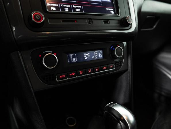 Volkswagen Polo V Рестайлинг с пробегом 2018 года, цена 1 249 700 рублей, 132684 км, седан, Автокод Объявления