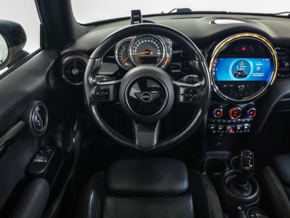 Mini Hatch III (F55/F56) Рестайлинг 2 с пробегом 2021 года, цена 2 339 000 рублей, 70681 км, хэтчбек, Автокод Объявления
