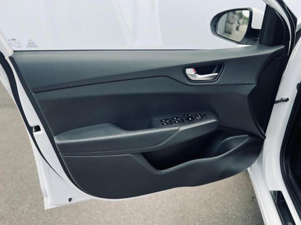 Hyundai Solaris II Рестайлинг с пробегом 2021 года, цена 1 450 000 рублей, 128000 км, седан, Автокод Объявления
