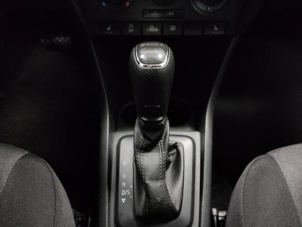 Skoda Rapid I с пробегом 2015 года, цена 862 000 рублей, 175000 км, лифтбек, Автокод Объявления