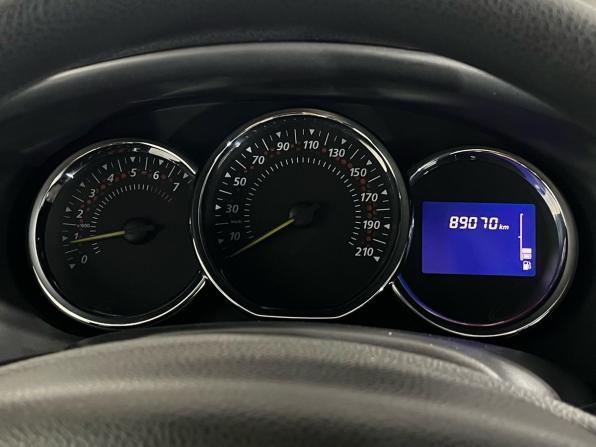 Renault Sandero II с пробегом 2015 года, цена 850 000 рублей, 89070 км, хэтчбек, Автокод Объявления