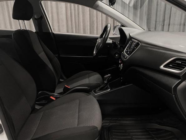 Hyundai Solaris II с пробегом 2017 года, цена 999 000 рублей, 102000 км, седан, Автокод Объявления