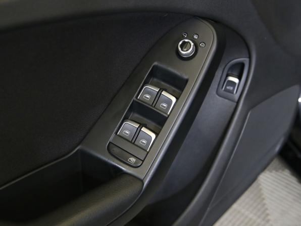 Audi A4 IV (B8) Рестайлинг с пробегом 2012 года, цена 1 245 000 рублей, 170500 км, седан, Автокод Объявления