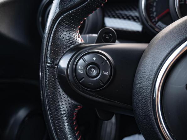 Mini Hatch III (F55/F56) с пробегом 2016 года, цена 2 385 000 рублей, 78458 км, хэтчбек, Автокод Объявления