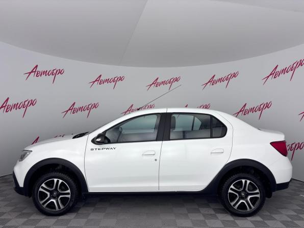 Renault Logan II Рестайлинг с пробегом 2022 года, цена 1 375 000 рублей, 31111 км, седан, Автокод Объявления