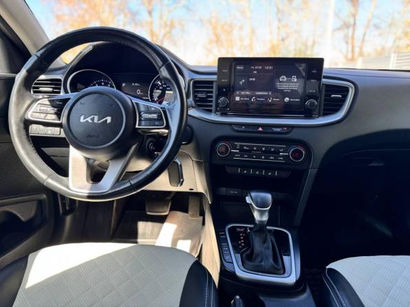 Kia Ceed III Рестайлинг с пробегом 2021 года, цена 2 050 000 рублей, 76502 км, универсал, Автокод Объявления
