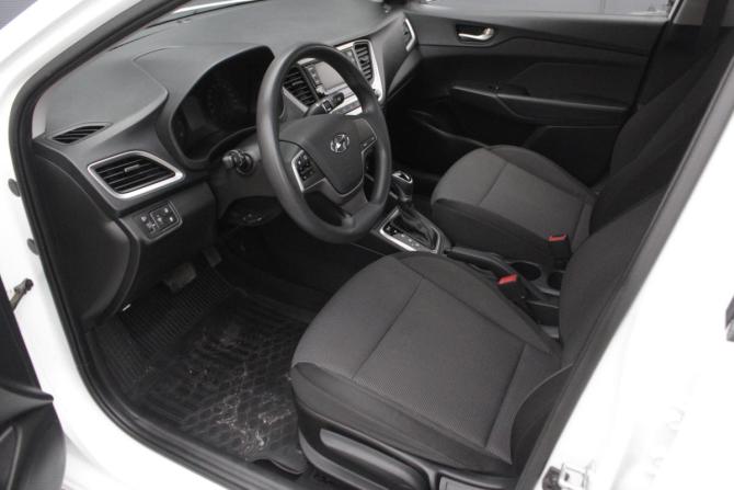 Hyundai Solaris II с пробегом 2018 года, цена 880 000 рублей, 201352 км, седан, Автокод Объявления