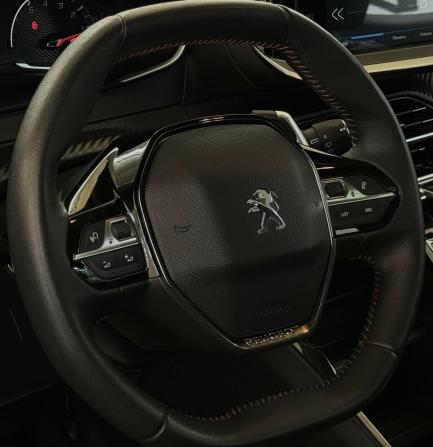 Peugeot 2008 II с пробегом 2023 года, цена 2 399 000 рублей, 18896 км, внедорожник, Автокод Объявления
