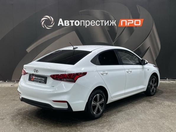 Hyundai Solaris II с пробегом 2018 года, цена 1 320 000 рублей, 131902 км, седан, Автокод Объявления