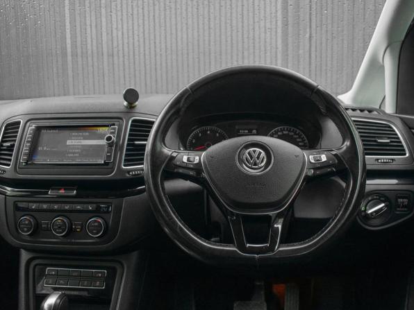 Volkswagen Sharan II Рестайлинг с пробегом 2017 года, цена 1 695 000 рублей, 200638 км, минивэн, Автокод Объявления