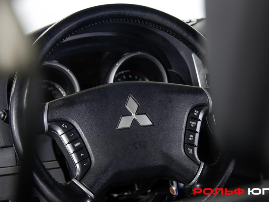 Mitsubishi Pajero IV Рестайлинг 2 Москва  - изображение 11