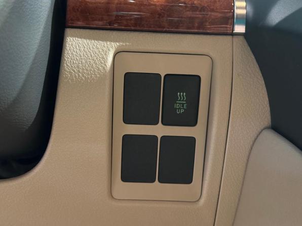 Toyota Land Cruiser 200 Series Рестайлинг 1 с пробегом 2013 года, цена 3 180 000 рублей, 224493 км, внедорожник, Автокод Объявления