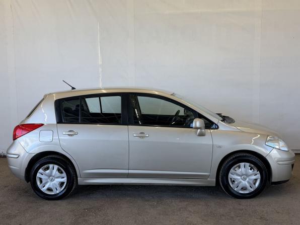 Nissan Tiida I Рестайлинг с пробегом 2011 года, цена 500 000 рублей, 193727 км, хэтчбек, Автокод Объявления