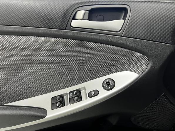 Hyundai Solaris I с пробегом 2013 года, цена 920 000 рублей, 92756 км, седан, Автокод Объявления