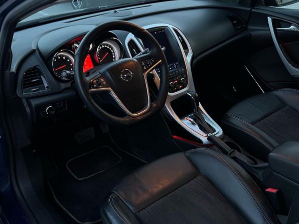 Opel Astra J Рестайлинг с пробегом 2013 года, цена 820 000 рублей, 192542 км, хэтчбек, Автокод Объявления