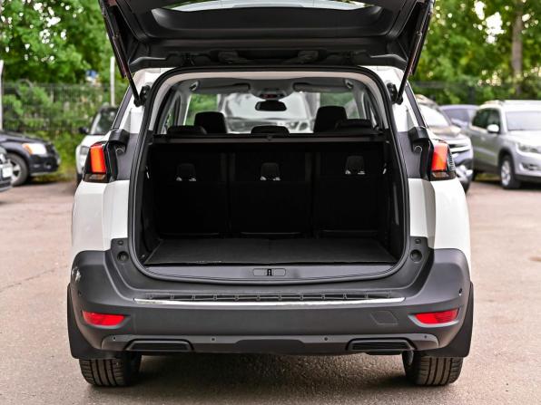 Peugeot 5008 II с пробегом 2018 года, цена 1 990 000 рублей, 63138 км, внедорожник, Автокод Объявления