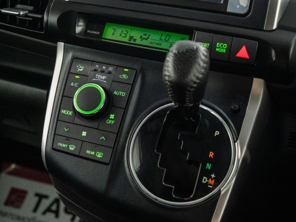 Toyota Wish II с пробегом 2009 года, цена 1 200 500 рублей, 177523 км, минивэн, Автокод Объявления