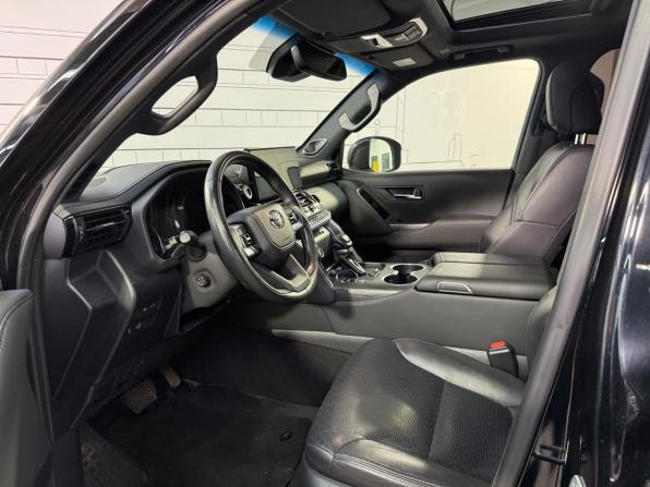 Toyota Land Cruiser 300 Series с пробегом 2021 года, цена 10 700 000 рублей, 94000 км, внедорожник, Автокод Объявления