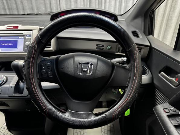 Honda Freed I Рестайлинг с пробегом 2013 года, цена 1 200 000 рублей, 130187 км, компактвэн, Автокод Объявления
