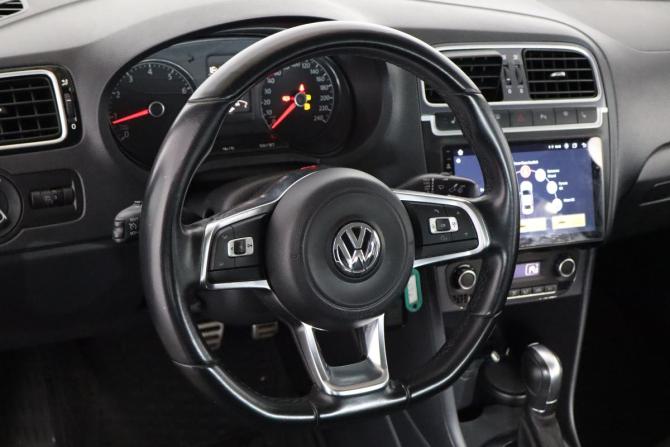 Volkswagen Polo V Рестайлинг с пробегом 2018 года, цена 1 349 000 рублей, 86700 км, седан, Автокод Объявления