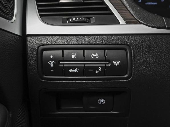 Hyundai Genesis II с пробегом 2015 года, цена 1 699 000 рублей, 277365 км, седан, Автокод Объявления