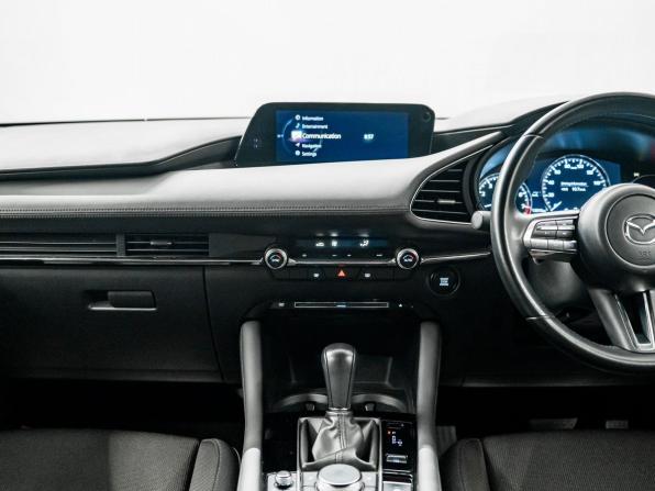 Mazda 3 IV (BP) с пробегом 2021 года, цена 1 800 000 рублей, 13000 км, хэтчбек, Автокод Объявления