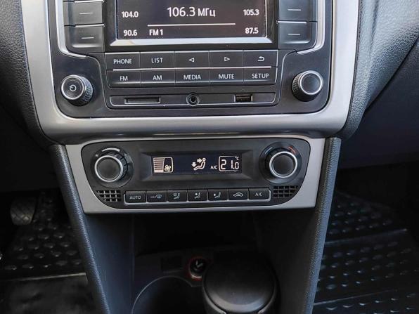 Volkswagen Polo V Рестайлинг с пробегом 2016 года, цена 1 015 000 рублей, 168363 км, седан, Автокод Объявления