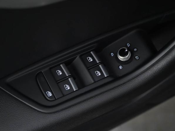 Audi A4 V (B9) Рестайлинг с пробегом 2020 года, цена 2 500 999 рублей, 136248 км, седан, Автокод Объявления