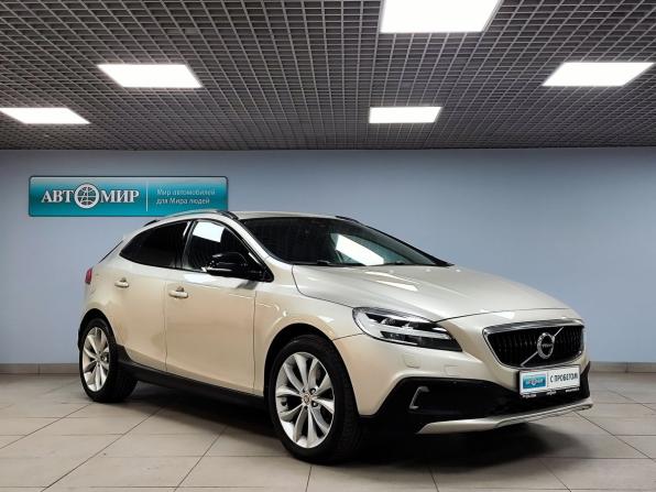 Volvo V40 Cross Country I Рестайлинг с пробегом 2017 года, цена 1 499 000 рублей, 145271 км, хэтчбек, Автокод Объявления