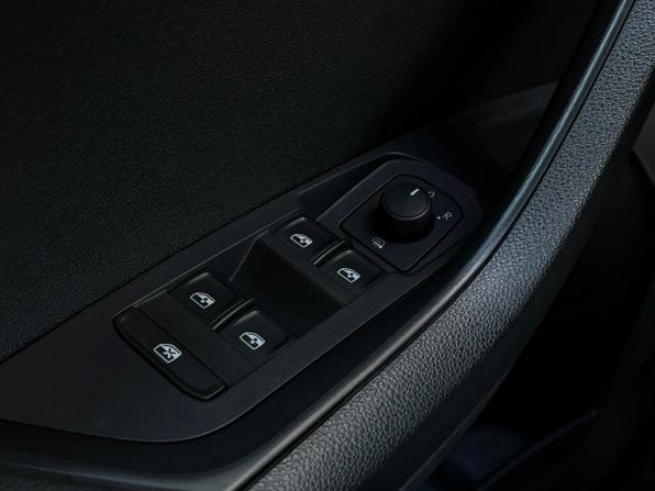 Skoda Karoq I с пробегом 2021 года, цена 2 659 300 рублей, 30936 км, внедорожник, Автокод Объявления