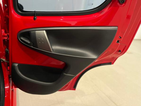 Peugeot 107 I Рестайлинг 2 с пробегом 2013 года, цена 750 000 рублей, 51108 км, хэтчбек, Автокод Объявления