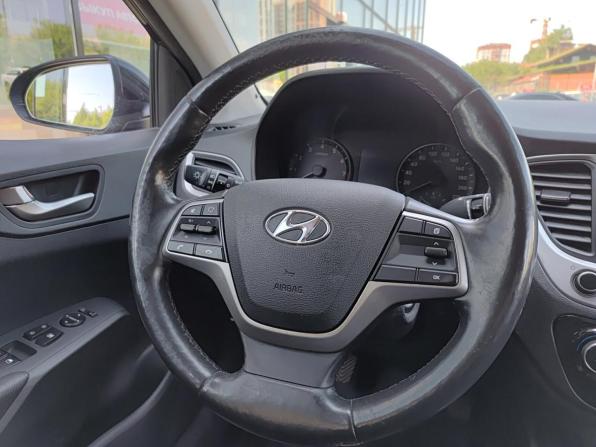 Hyundai Solaris II с пробегом 2018 года, цена 1 199 800 рублей, 120718 км, седан, Автокод Объявления