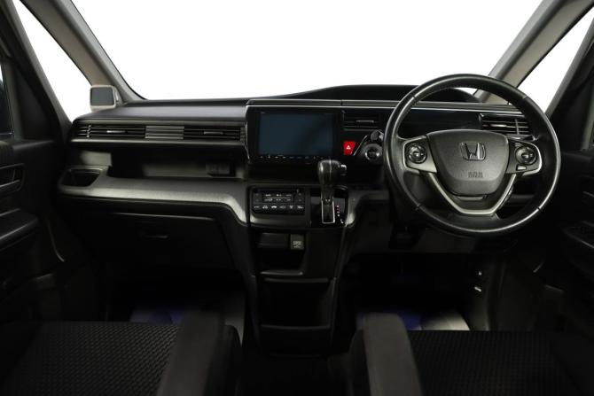 Honda Stepwgn V с пробегом 2015 года, цена 1 849 000 рублей, 130000 км, минивэн, Автокод Объявления