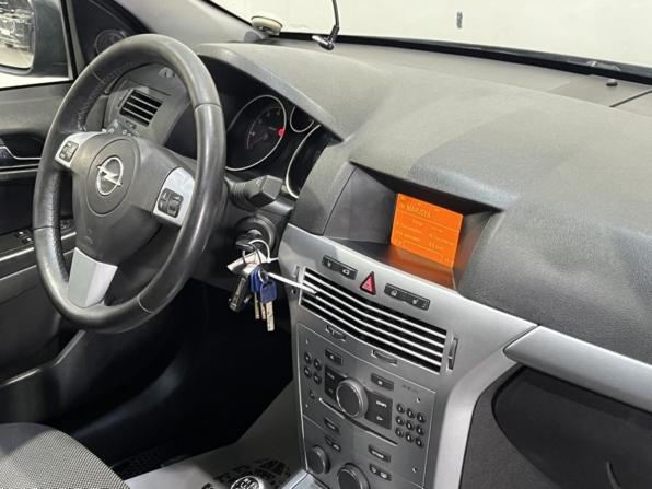 Opel Astra H Рестайлинг с пробегом 2011 года, цена 435 000 рублей, 300039 км, седан, Автокод Объявления
