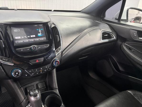 Chevrolet Cruze II с пробегом 2017 года, цена 897 000 рублей, 347202 км, хэтчбек, Автокод Объявления