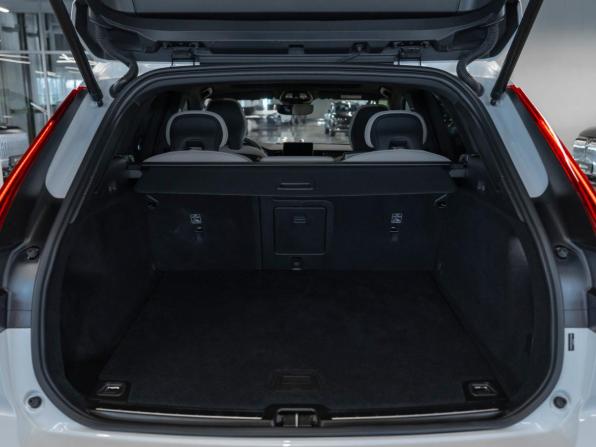 Volvo XC60 II Рестайлинг 2 с пробегом 2025 года, цена 5 900 000 рублей, 2597 км, внедорожник, Автокод Объявления