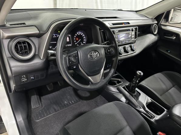 Toyota RAV4 IV (XA40) Рестайлинг с пробегом 2015 года, цена 1 899 000 рублей, 177145 км, внедорожник, Автокод Объявления