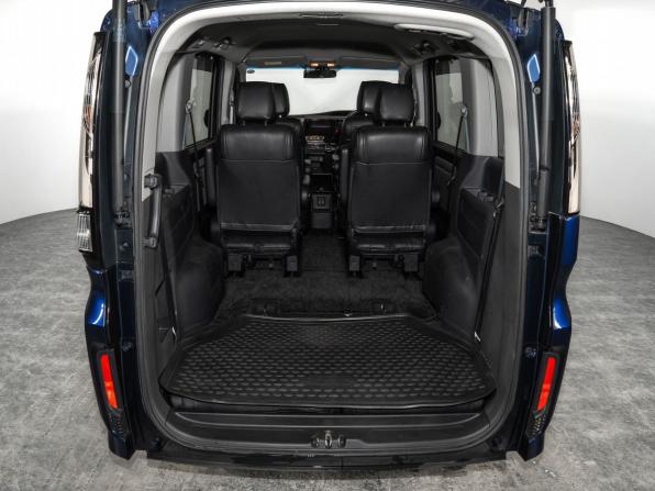 Honda Stepwgn V Рестайлинг с пробегом 2018 года, цена 2 320 000 рублей, 89436 км, минивэн, Автокод Объявления