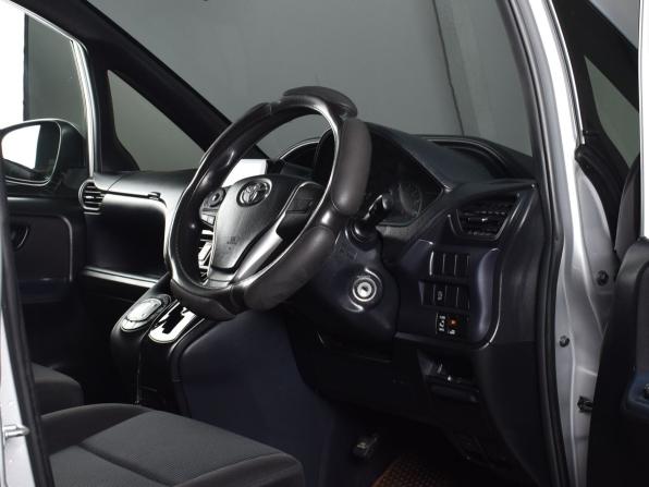 Toyota Noah III (R80) с пробегом 2014 года, цена 2 074 995 рублей, 237631 км, минивэн, Автокод Объявления