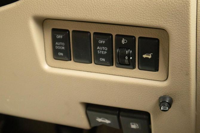Nissan Serena III (C25) с пробегом 2006 года, цена 949 000 рублей, 297319 км, минивэн, Автокод Объявления
