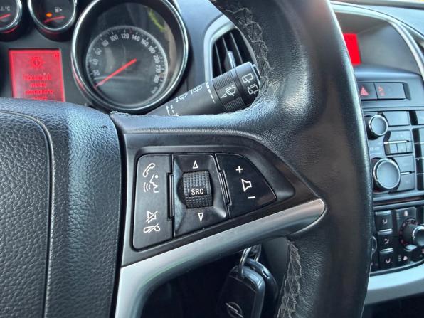 Opel Astra J с пробегом 2011 года, цена 595 000 рублей, 234022 км, хэтчбек, Автокод Объявления