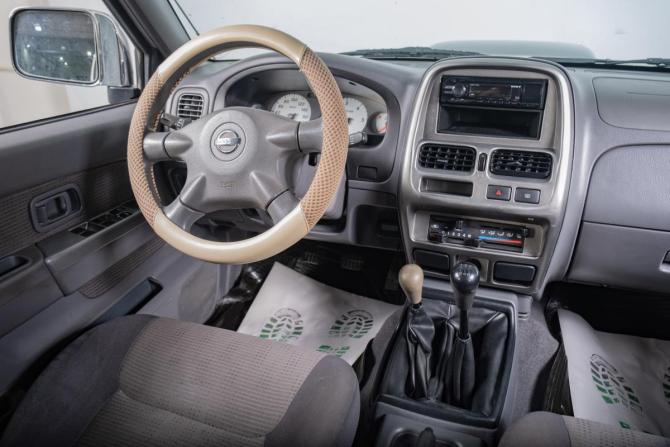 Nissan NP300 с пробегом 2012 года, цена 1 299 000 рублей, 181800 км, offers.body_type.unknown, Автокод Объявления