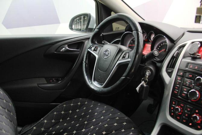 Opel Astra J Рестайлинг с пробегом 2014 года, цена 798 800 рублей, 224683 км, седан, Автокод Объявления