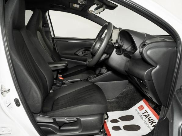 Toyota Yaris IV с пробегом 2020 года, цена 990 500 рублей, 104053 км, хэтчбек, Автокод Объявления