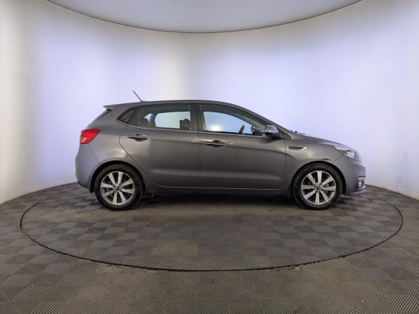 Kia Rio III Рестайлинг с пробегом 2017 года, цена 1 250 000 рублей, 93900 км, хэтчбек, Автокод Объявления