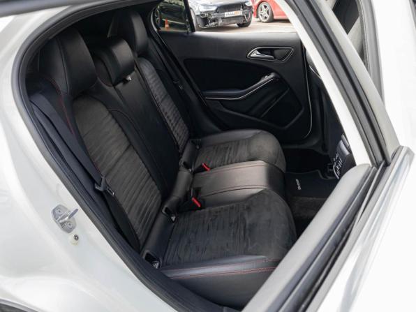 Mercedes-Benz GLA I (X156) Рестайлинг с пробегом 2018 года, цена 1 899 000 рублей, 92897 км, внедорожник, Автокод Объявления