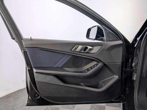 BMW 1 серии III (F40) с пробегом 2019 года, цена 2 490 000 рублей, 131803 км, хэтчбек, Автокод Объявления