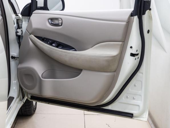 Nissan Leaf I (ZE0/AZE0) с пробегом 2011 года, цена 523 000 рублей, 157212 км, хэтчбек, Автокод Объявления