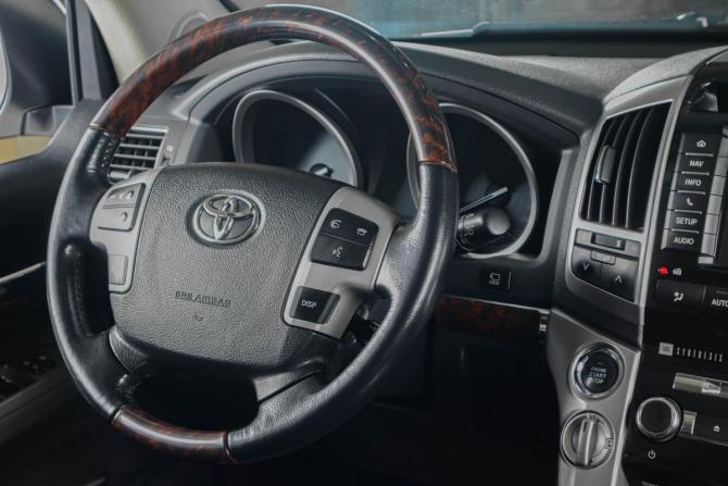 Toyota Land Cruiser 200 Series Рестайлинг 1 с пробегом 2013 года, цена 3 999 000 рублей, 330000 км, внедорожник, Автокод Объявления