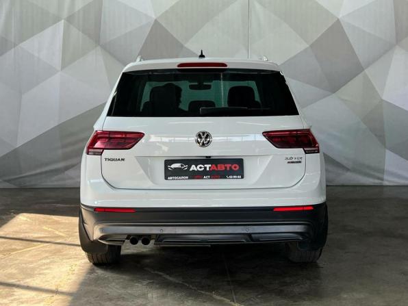 Volkswagen Tiguan II с пробегом 2016 года, цена 1 930 000 рублей, 250483 км, внедорожник, Автокод Объявления